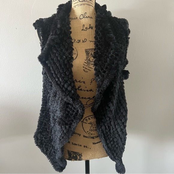 Dolce Cabo Faux Fur Vest - Picture 2 of 10